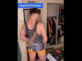 Wrestler jerking off and playing with his ass (part 1)