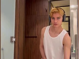 Blond Oscar jerking off an Incredibly huge Dick!