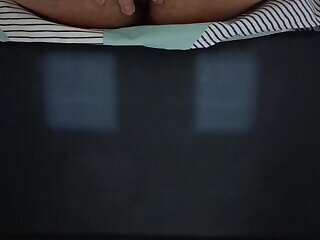 I'm watching porn while masturbating and playing with my ass. Come and masturbate with me.