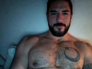 Beefy argentinian dude on cam4