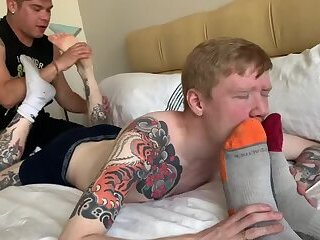 daddy made his two sons smell his feet
