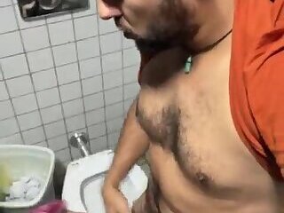 He fucked me bareback In the Public Toilet