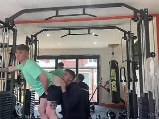 Twinks Having Raw Fuck After Gym