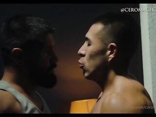 Iván hunde su gran polla en Justin