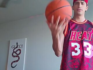 Basketball athlete shows off basketball tricks to you