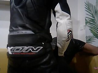 chevaucher par un motard