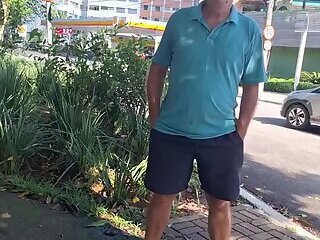 Chupando pau do coroa