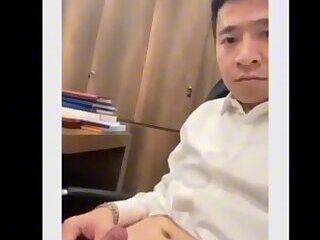 Vietnam - A trai văn phòng lộ clip chat sex với gái
