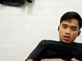 Brondong Ngocok kontol gede