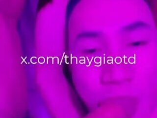 Vietnamese - Thầy giáo kèm 1:1 chàng học sinh cá chà bặc