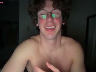 Nerd College Guy Jerking-off and Cumming