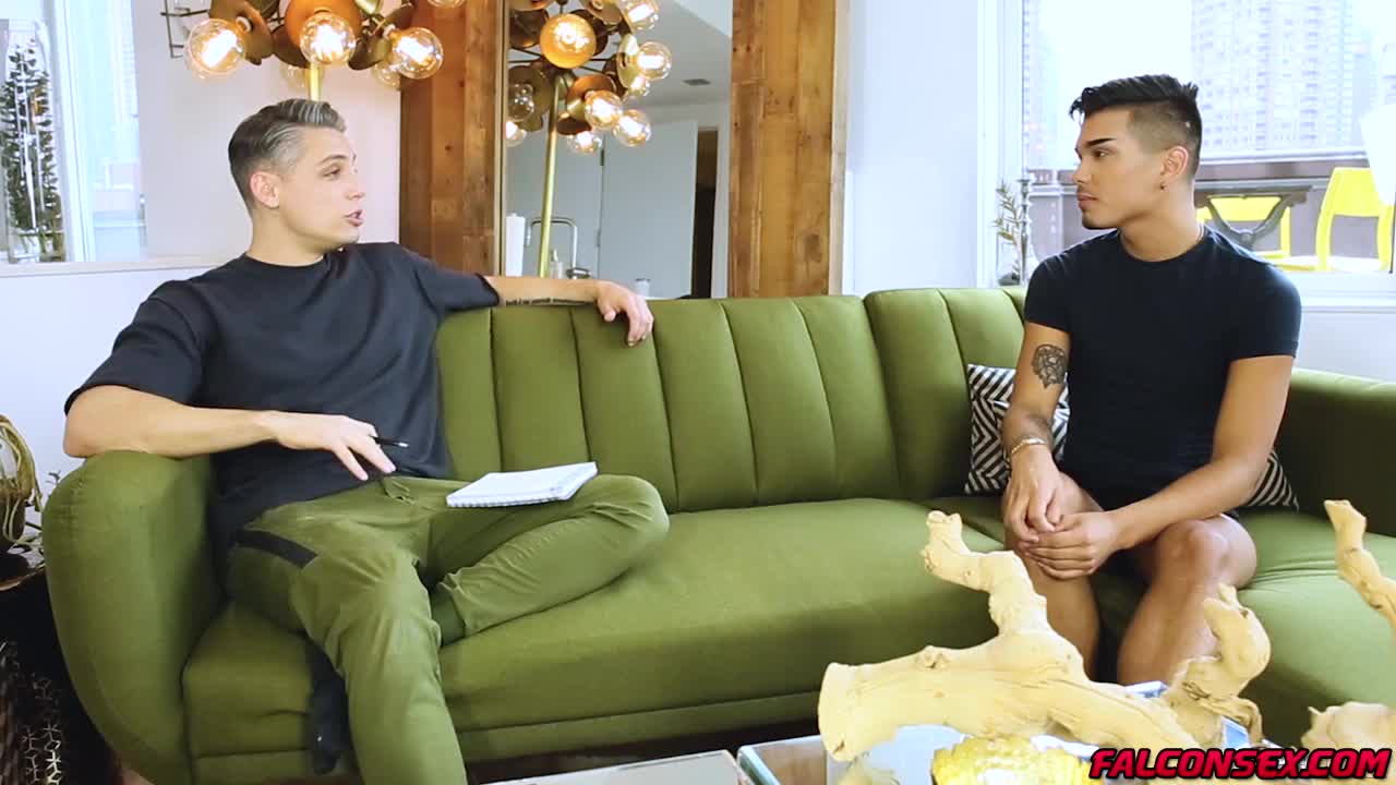Aaron Trainer tongue-fuck Leo Vice's sore asshole