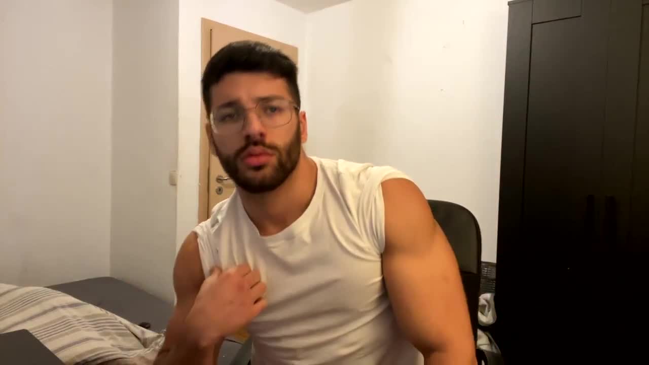 Rogan1604 cums1 - BoyFriendTV.com