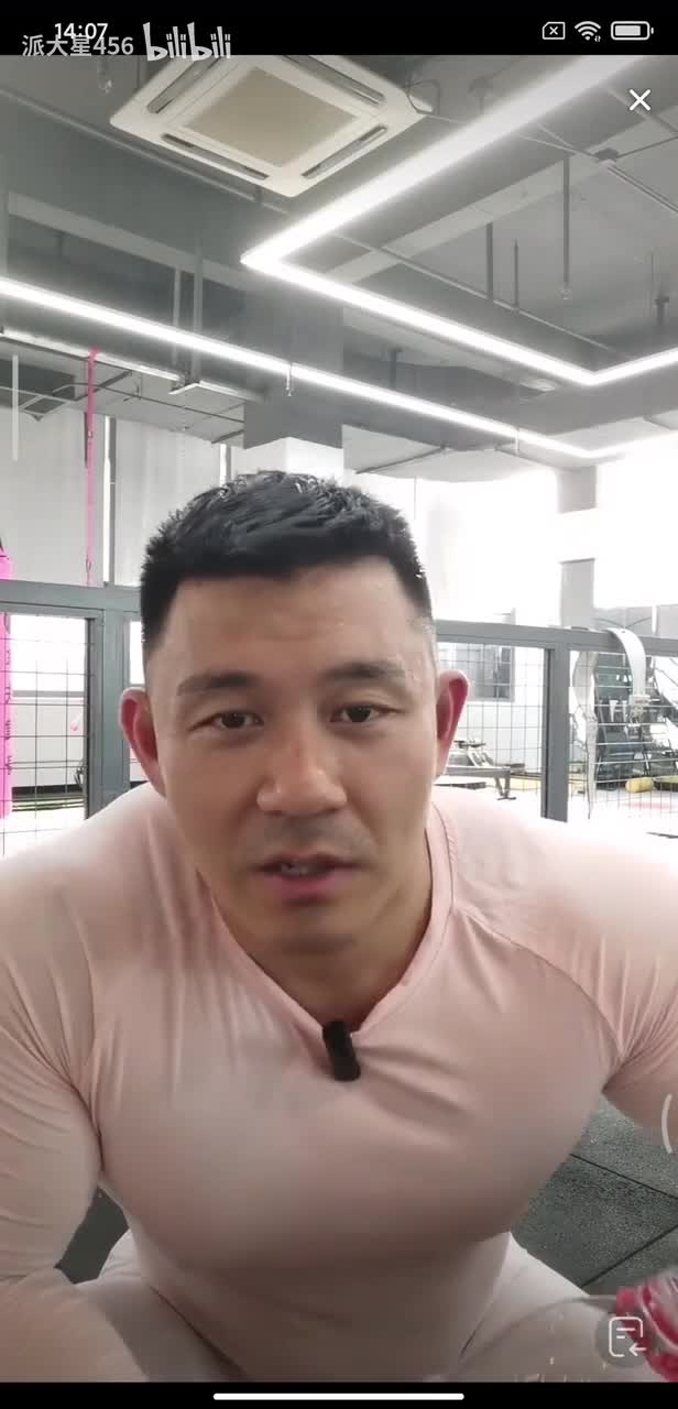 A Chinese Muscle Man Workout with Sexy Tights 03