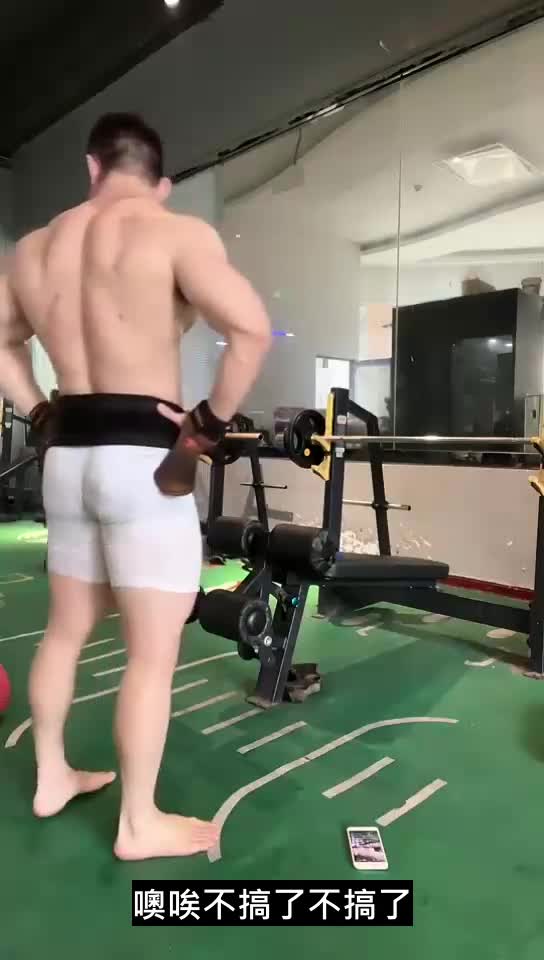 A Chinese Muscle Man Workout with Sexy Tights 09