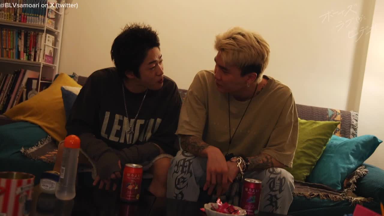 twinks bar hookup - BoyFriendTV.com