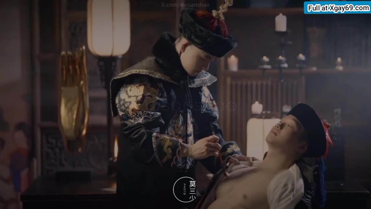 The servant's intrigued eye