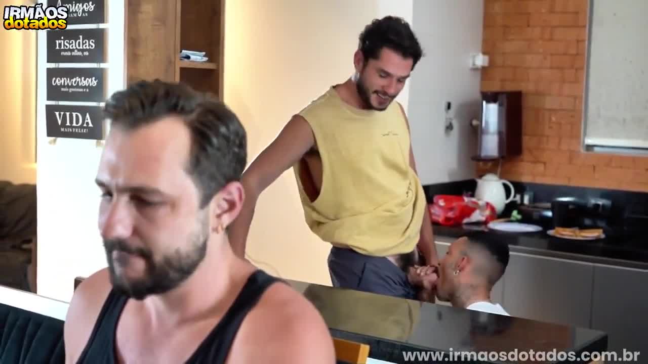 Katta guruh jinsiy porno tomosha qiling