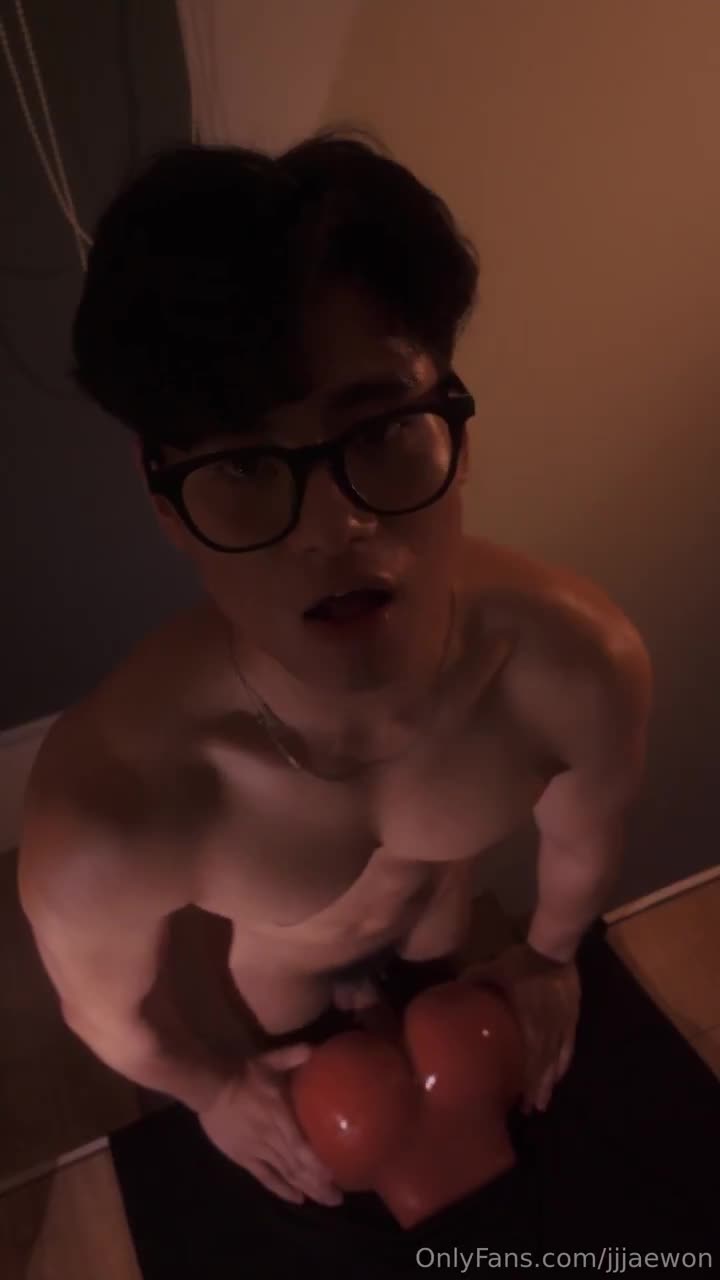 jjjaewon fucking a sex toy | BoyFriendTV