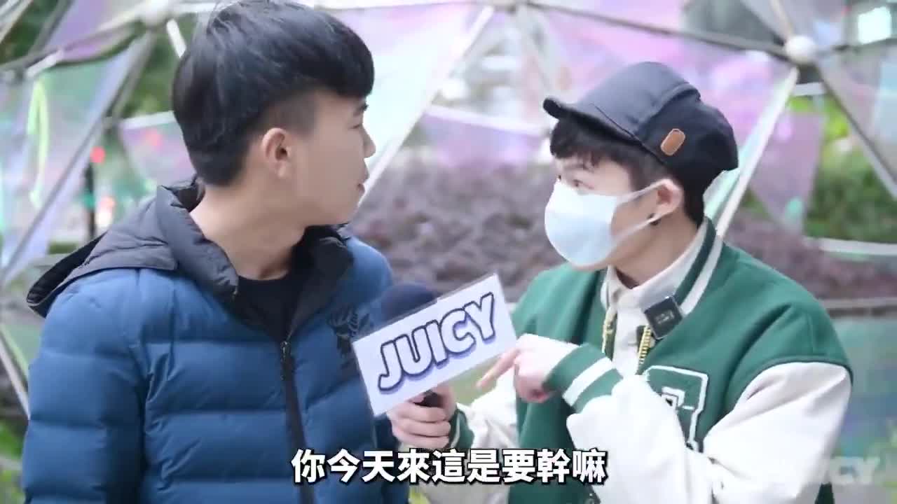 Taiwanese cute twink street hookup - Juicy