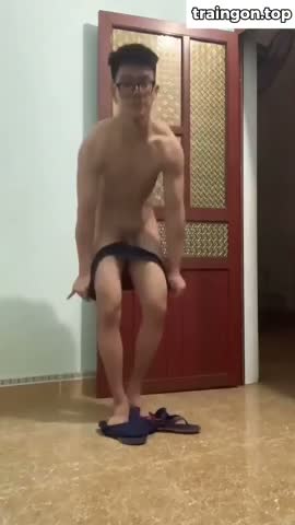 Nghe bảo trai đeo kính thường rất dâm