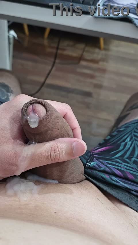 NAUGHTY MAN SHOWS OFF HIS THICK PENIS