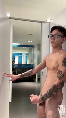 Naughty Asian Hunk Pubic Toilet Cruising