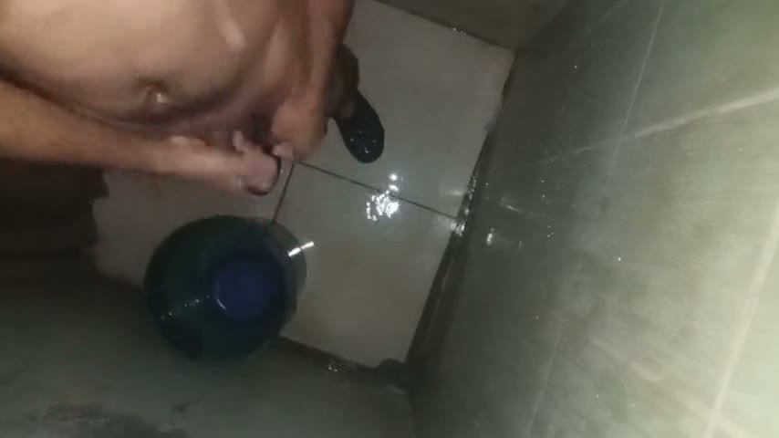 Man gets cocked and balls in single chamber bath