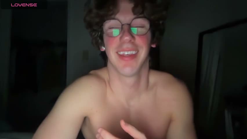 Nerd College Guy Jerking-off and Cumming